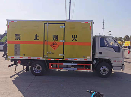 南澳爆破器材运输车技术升级与安全合规新趋势